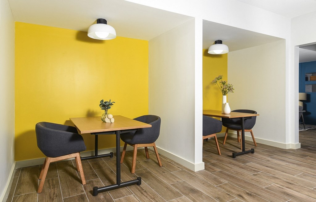 Coworking lounge at 900 at Cleveland Park Apartments, Tennessee