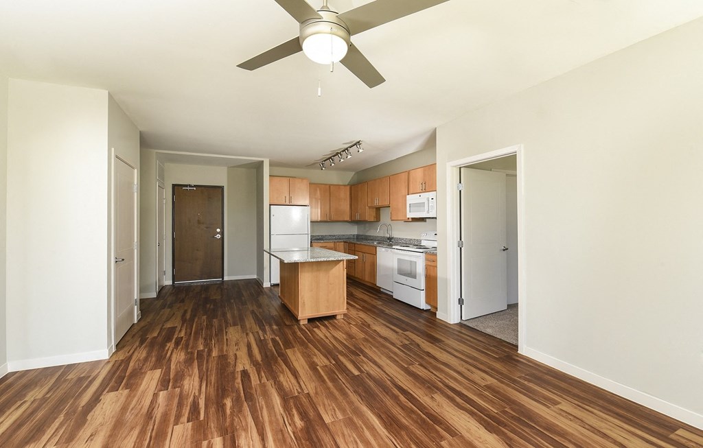 Living room at 900 at Cleveland Park Apartments, Tennessee