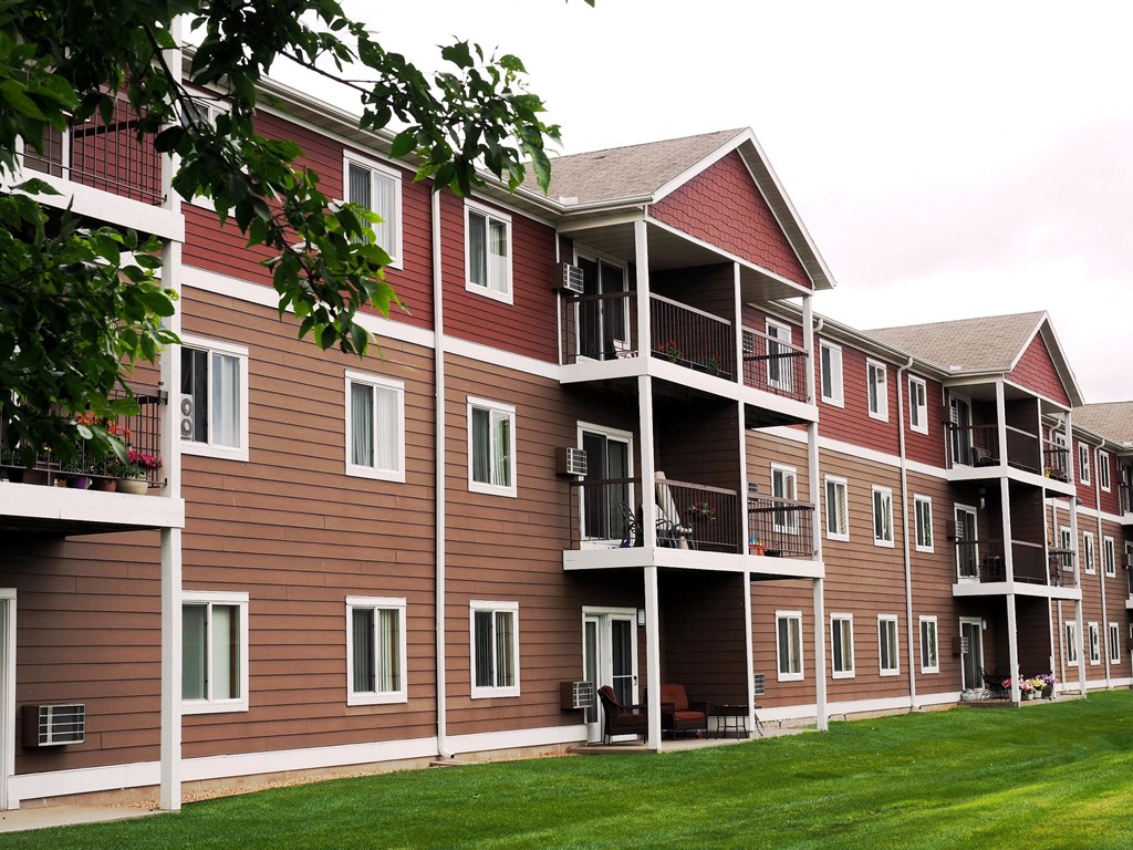 Dominium_Albertville Meadows_Exterior Apartment Building