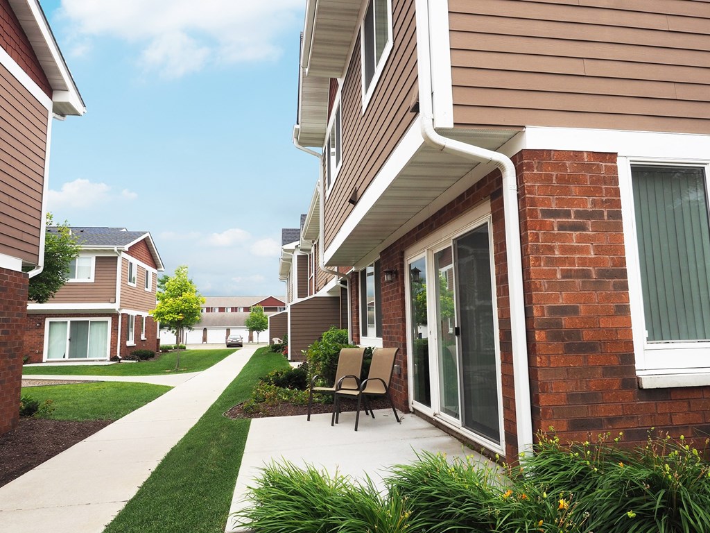 Dominium_Albertville Meadows_Exterior Walking Path