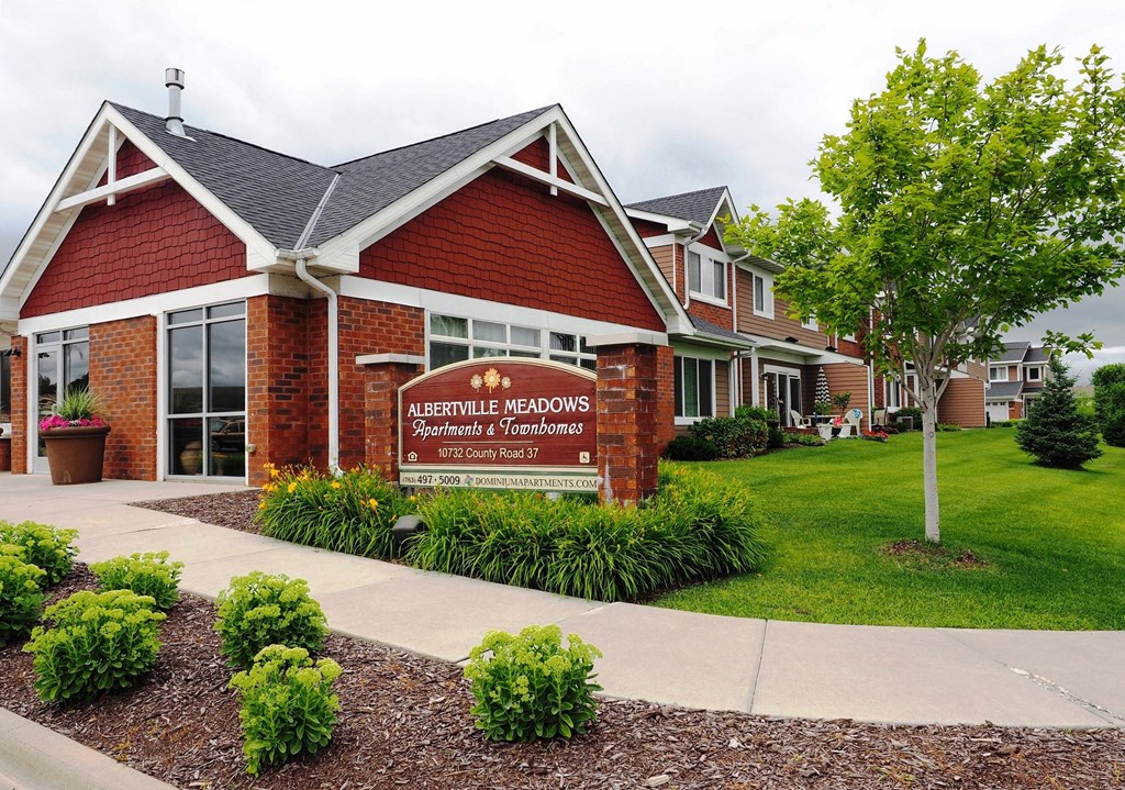 Dominium_Albertville Meadows_Exterior Leasing Office-Clubhouse