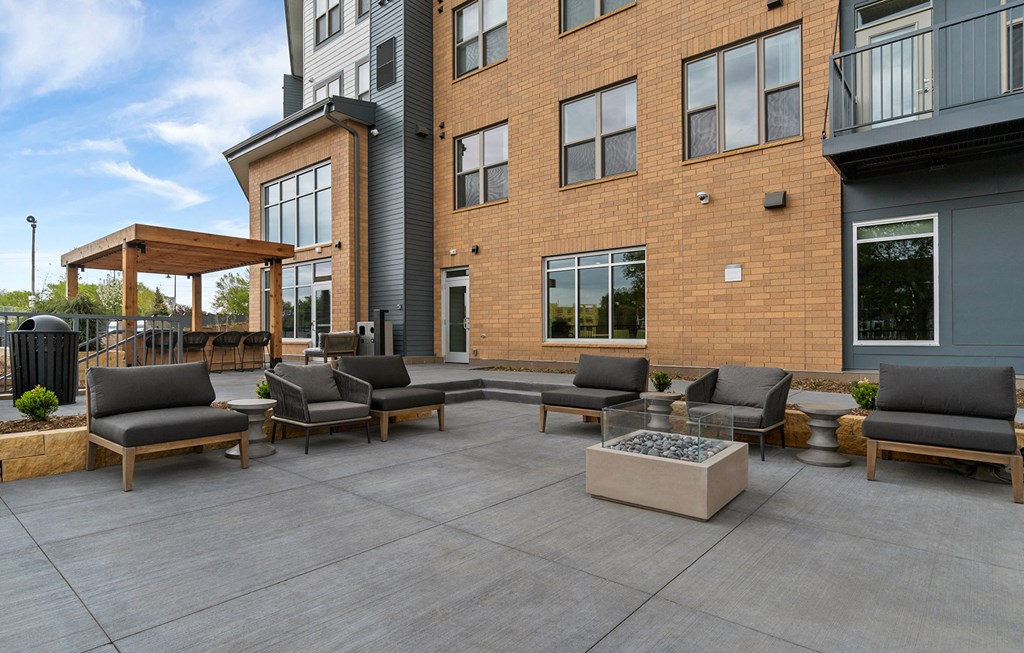 Outdoor Patio at Brighton Oaks, Minnesota 