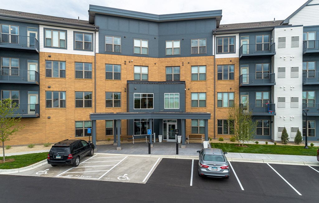 Property Exterior at Brighton Oaks, New Brighton, MN