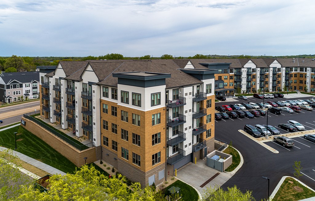 Building Exterior at Brighton Oaks, New Brighton, MN 55112