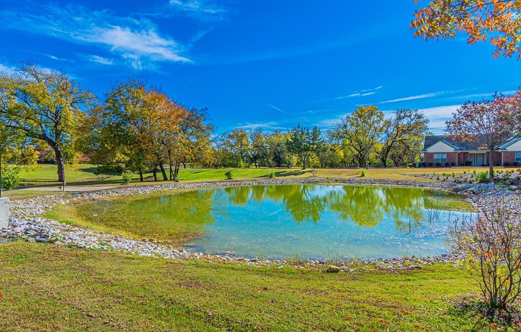 Dominium_Hickory Manor_Exterior Pond Feature