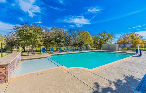 Dominium_Hickory Manor_Outdoor Swimming Pool