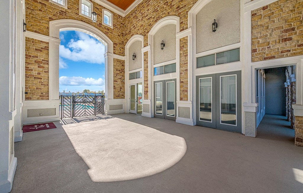 Dominium_Lakeside Pointe_Community Clubhouse-Leasing Office Exterior Entrance