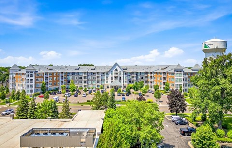 A large building with a parking lot in front of it.