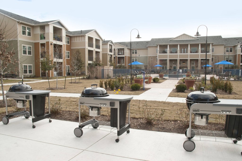Outdoor Kitchen Outdoor Kitchen at Mariposa at Bay Colony, Dickinson