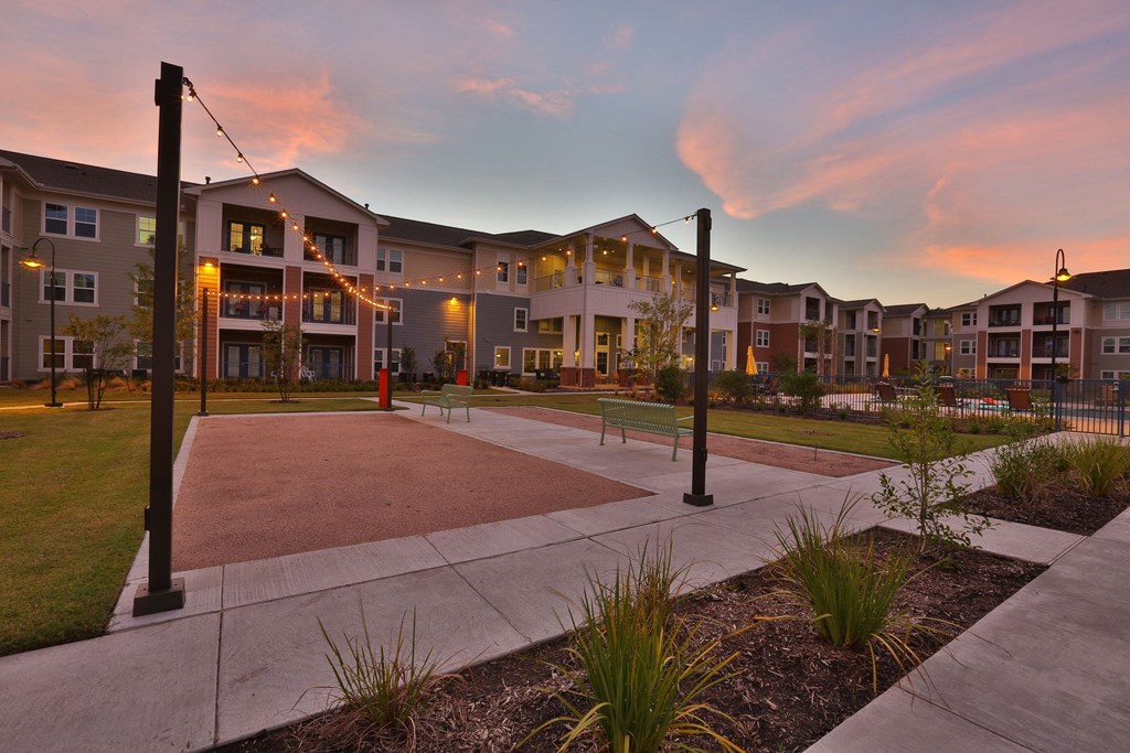 Courtyard View at Pacana Park 55+ Apartments, Texas, 77571