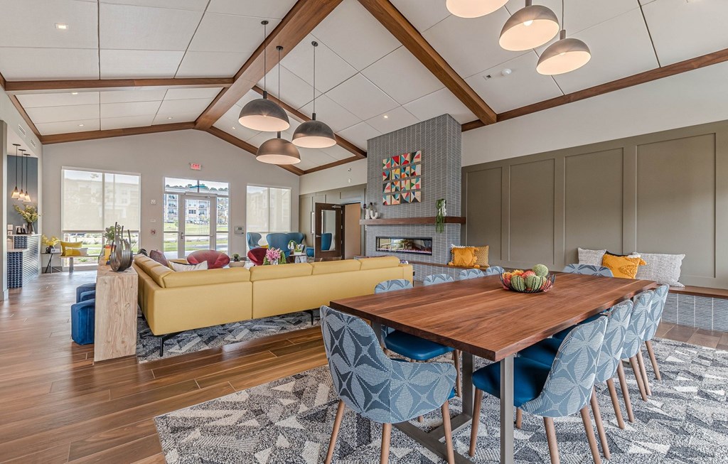 Dominium_Promenade_Clubhouse 1.jpg