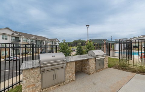 Grill at The Promenade Apartments, Georgia