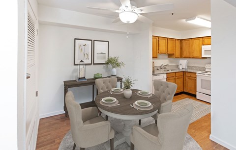 Dominium_RiverEast_Dining Room.jpg