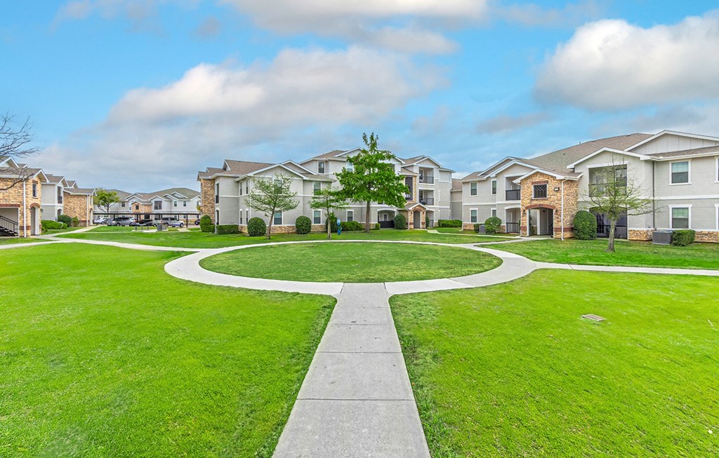 Courtyard Area at Rosemont at Mayfield Villas, Arlington