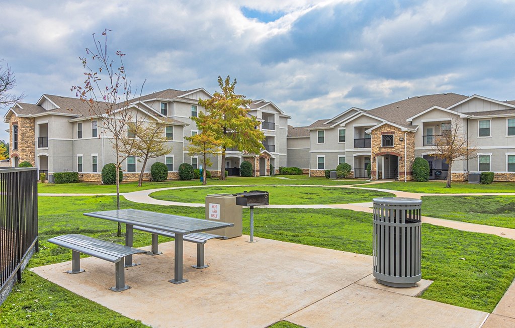 Picnic & Grilling Area at Rosemont at Mayfield Villas, Arlington, TX