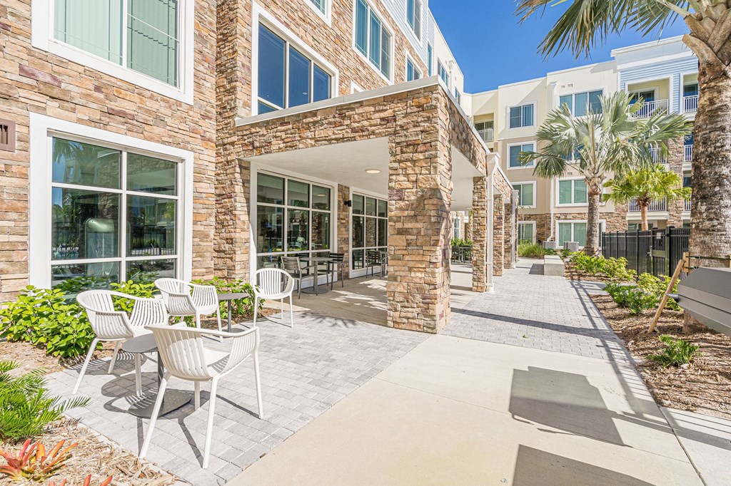 Exterior community at Sandpiper Glen 62+ Apartments, Orlando
