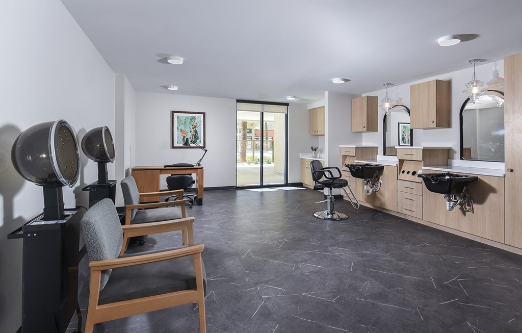 Dominium_Suncrest Vista_Salon.jpg