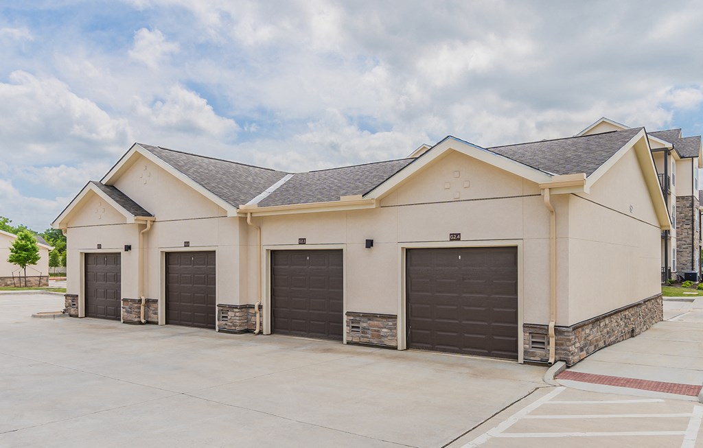 Timbers at Hickory Tree_Garage