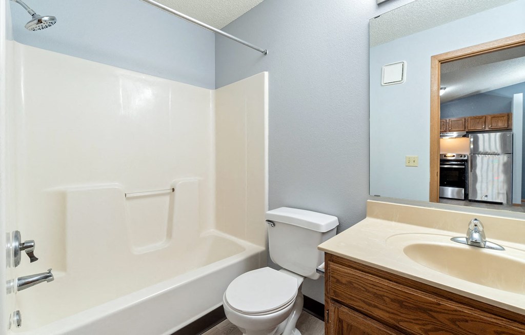 Dominium_Tralee Terrace_Renovated Vacant Apartment Bathroom