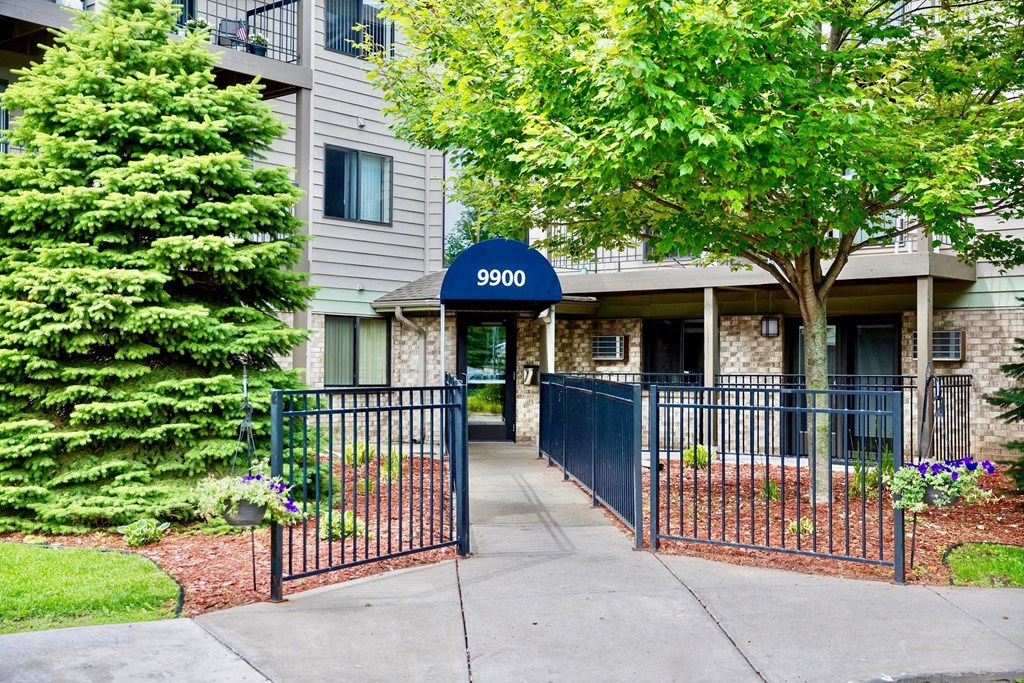 Dominium_Tralee Terrace_Community Clubhouse-Leasing Office Exterior Entrance