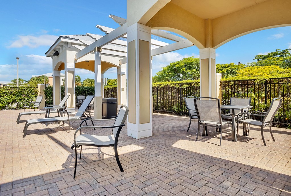 Dominium_Village at Delray_Covered Pergola