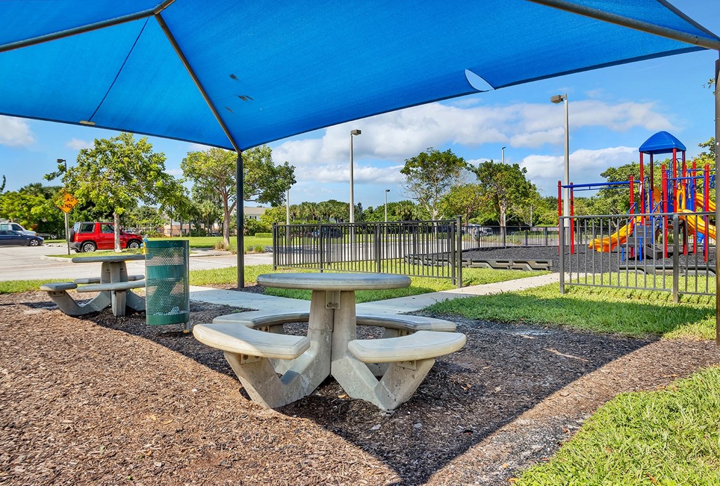 Dominium_Village at Delray_Outdoor Picnic Area