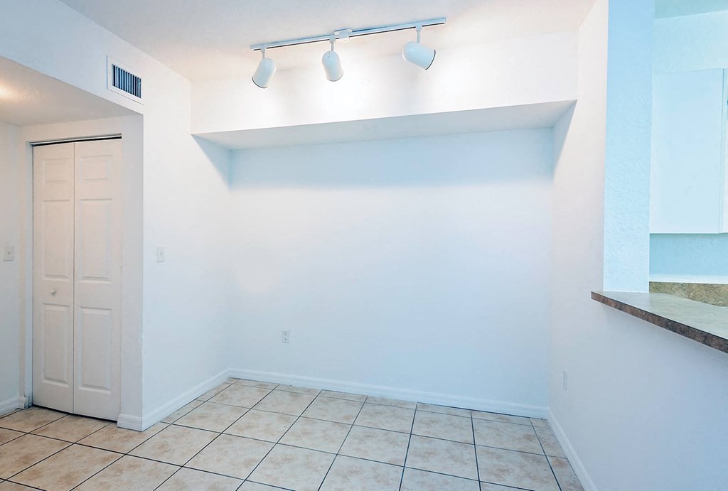 Dominium_Village at Delray_Vacant Apartment Dining Area