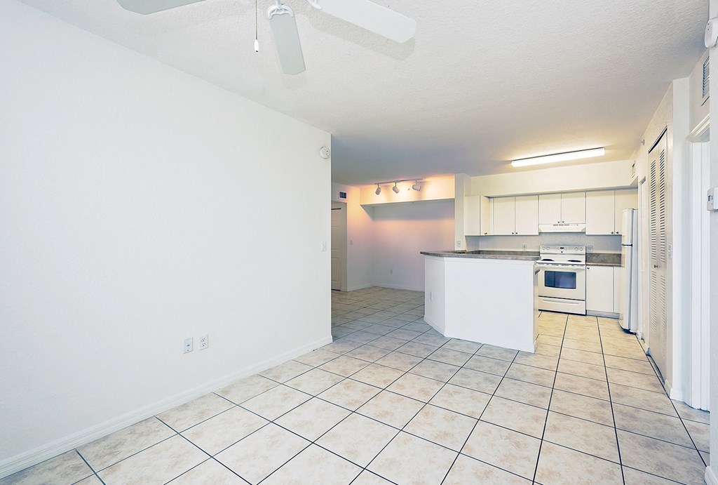 Dominium_Village at Delray_Vacant Apartment Living Room