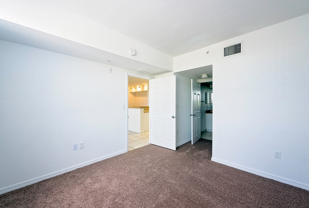 Dominium_Village at Delray_Vacant Apartment Bedroom