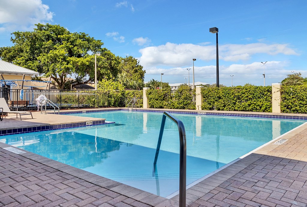 Dominium_Village at Delray_Outdoor Swimming Pool