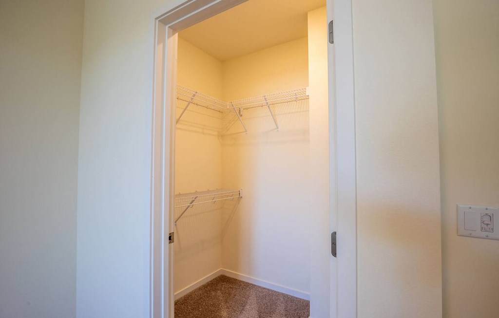 Dominium_Casa Azure_33 - Vacant 1-2 BR Bedroom Closet_Web(3)