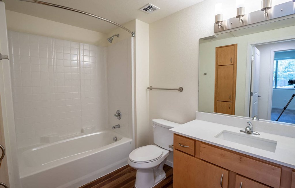 Dominium_Casa Azure_34 - Vacant 1-2 BR Bedroom Bathroom_Web(3)