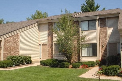 Luxurious Weatherstone Townhomes of Southfield near Franklin Racquet Club.