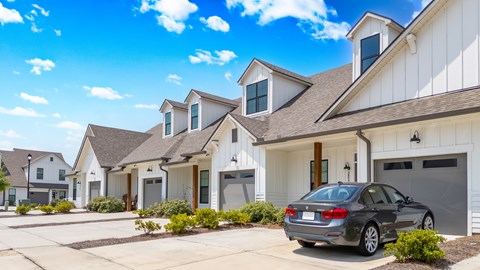 17172 Oak Lawn Blvd. 3 Beds Apartment for Rent