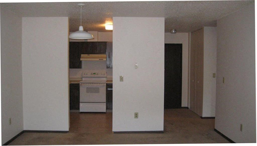 Penn Place Apartments kitchen entry