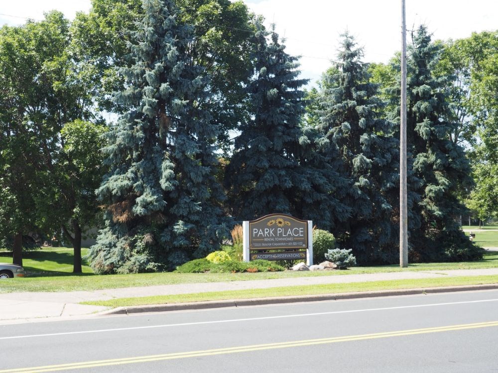 a park rage sign on the side of the street