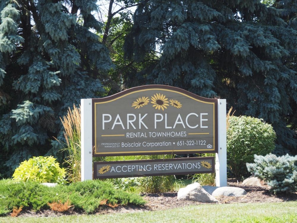 a park place sign in front of some trees