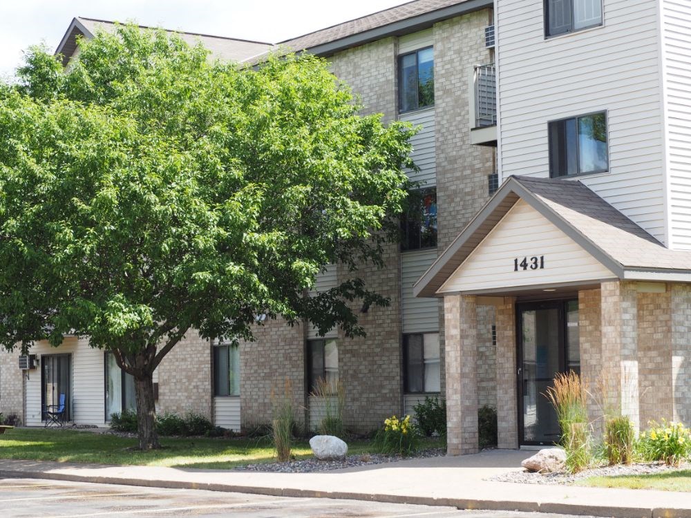 the building where the hotel is located