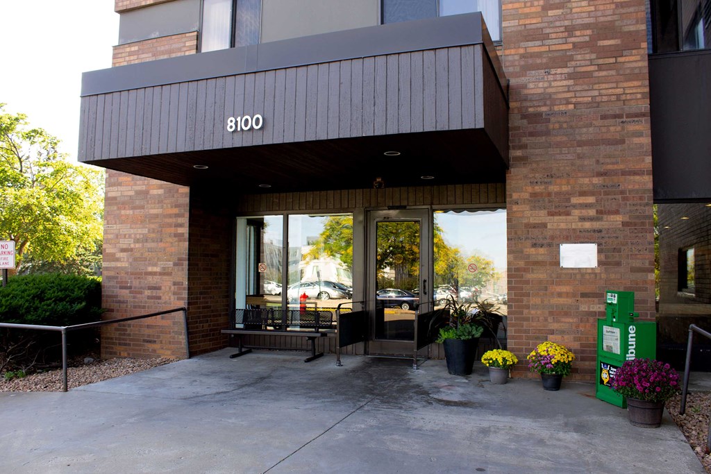 Knox Landing Apartment Entry