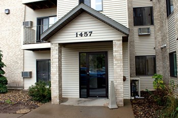 River Place Apartments Entrance - Photo Gallery 4