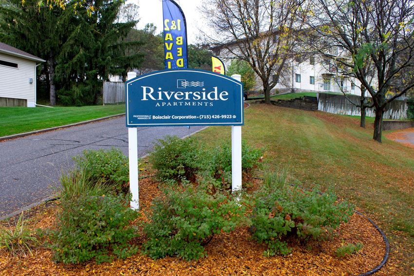 Riverside Apartments monument sign - Photo Gallery 1