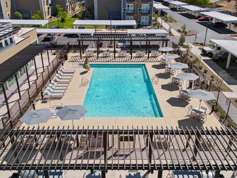 Flatz 602 Swimming pool, lounge chairs, umbrellas