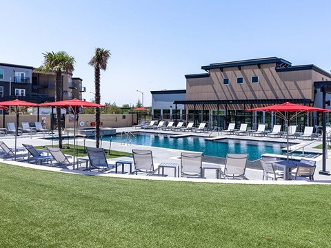 FLATZ 512 Pool With chairs