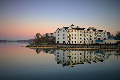 the building in which the hotel is located