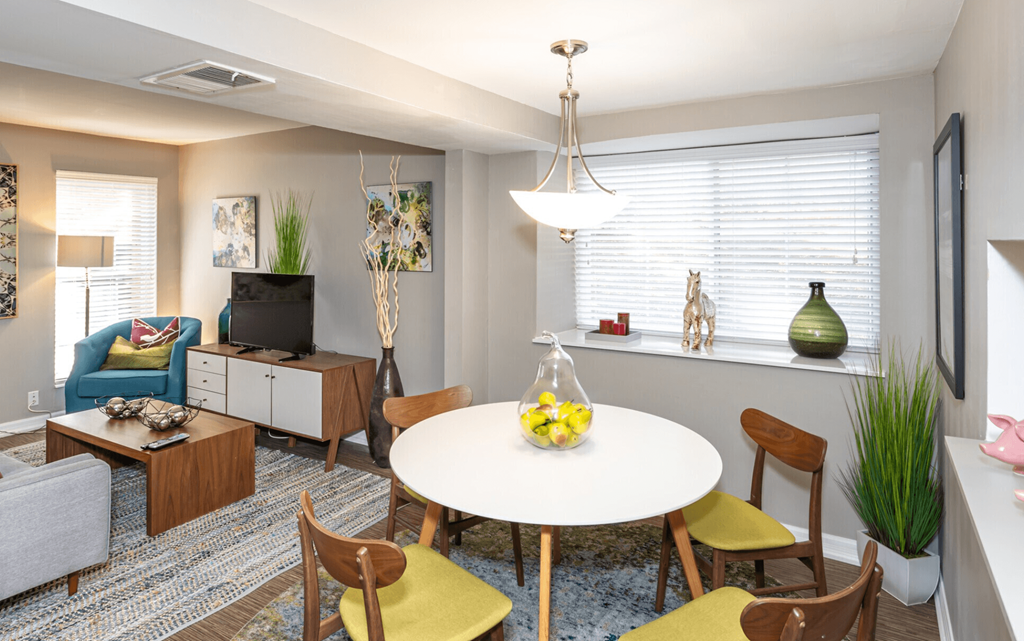 A dining room with a round table and chairs.