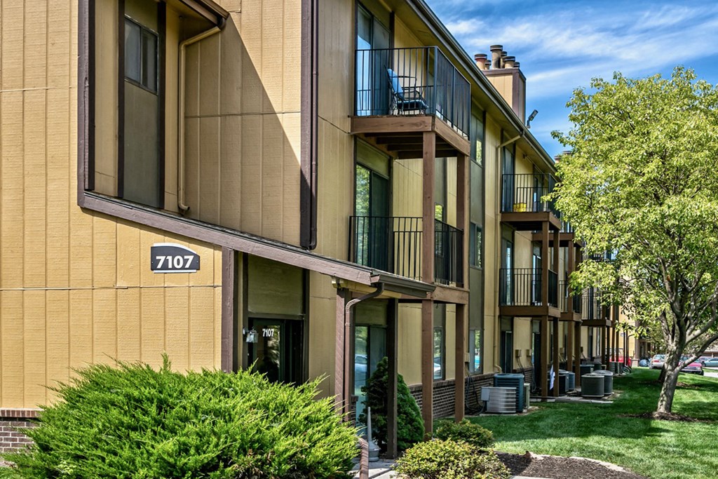 the building where the hotel is located