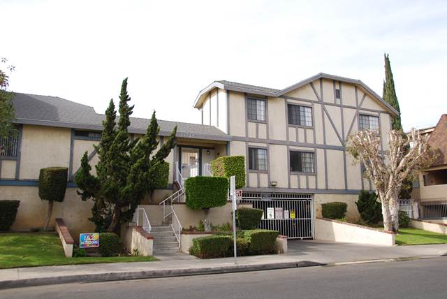 1-bedroom apartment at El Caballero in Hawthorne, CA