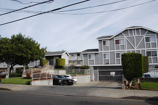 1-bedroom apartment at Chadron Apartments in Hawthorne, CA