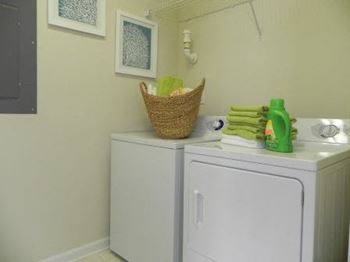Full-Size Washer & Dryer INCLUDED