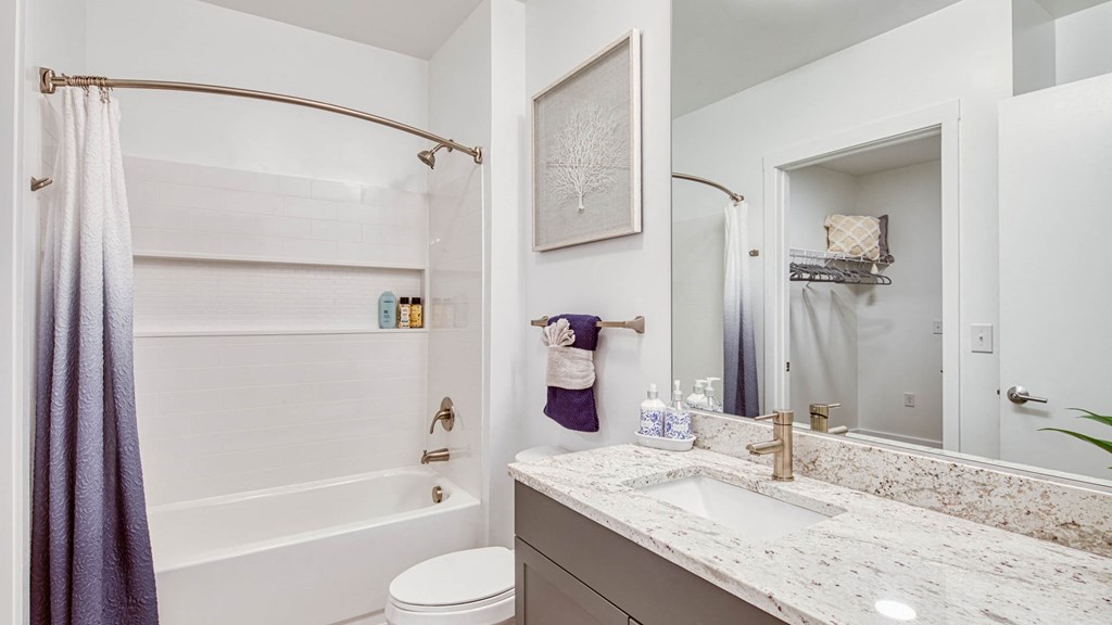 10 & Dairy Apartments bathroom